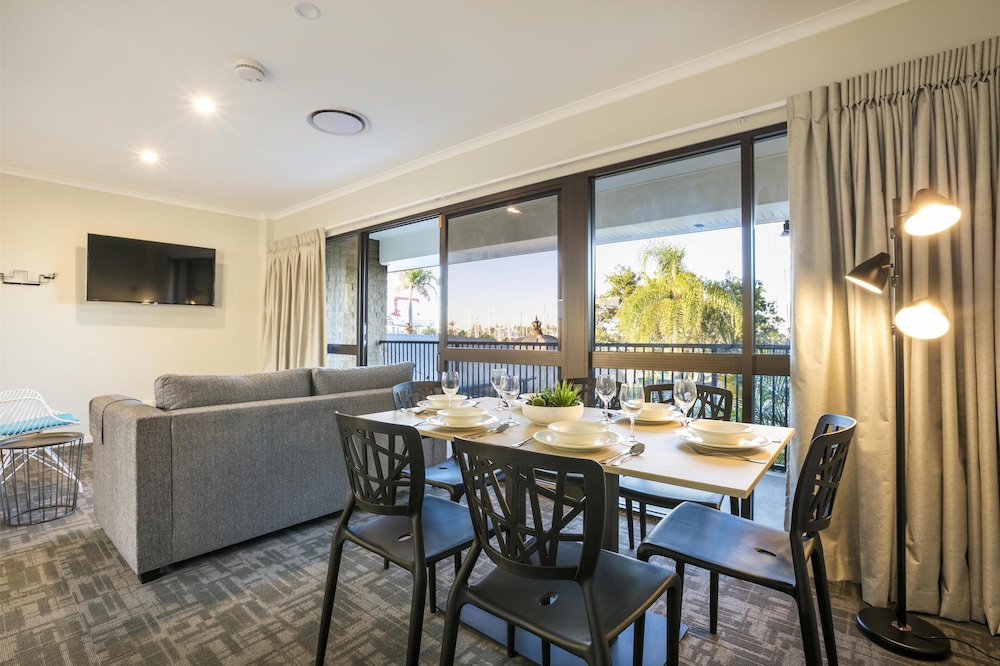 Nightcap At Kawana Waters Hotel 41/65