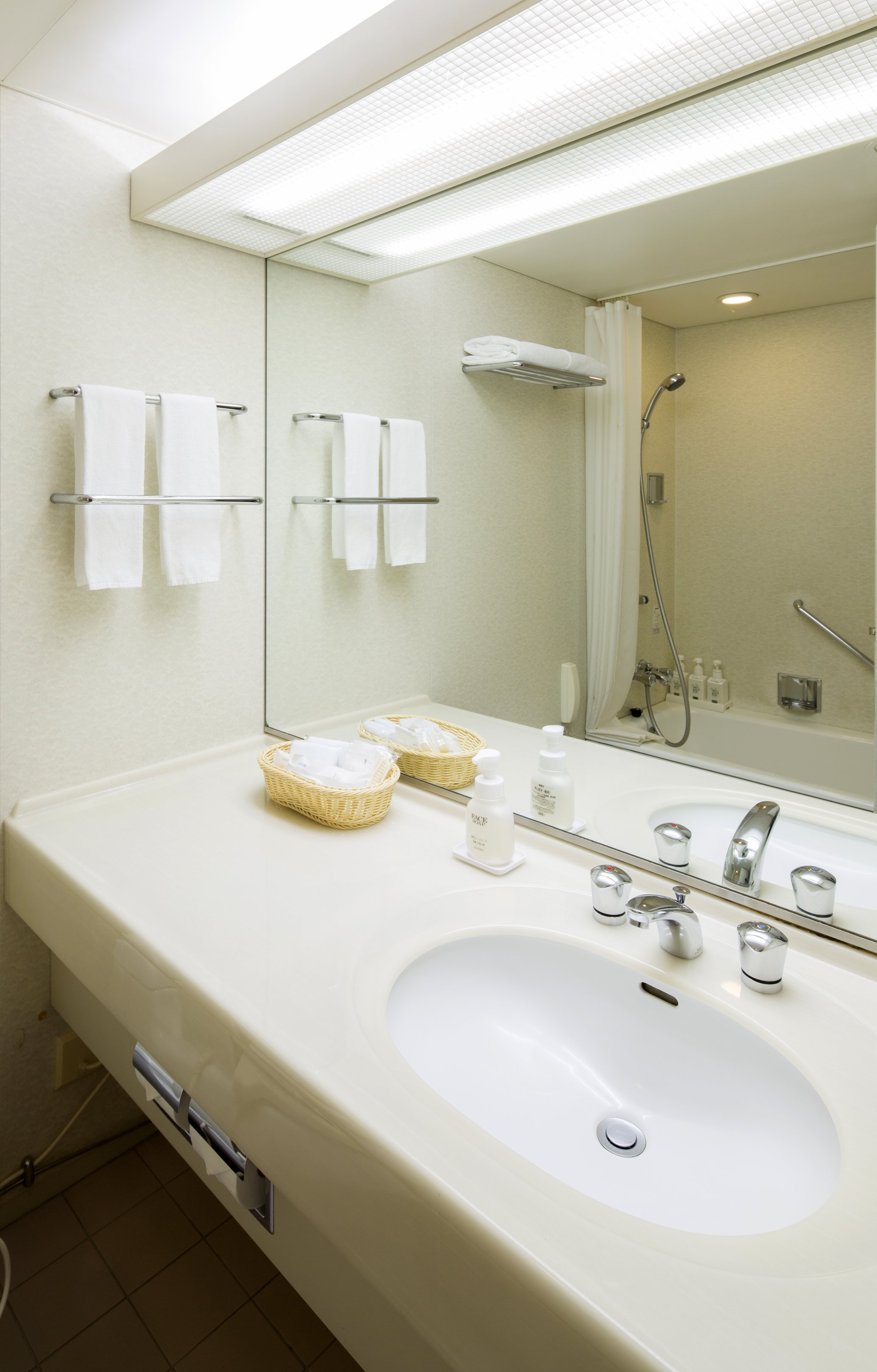Hotel East 21 Tokyo 60/60