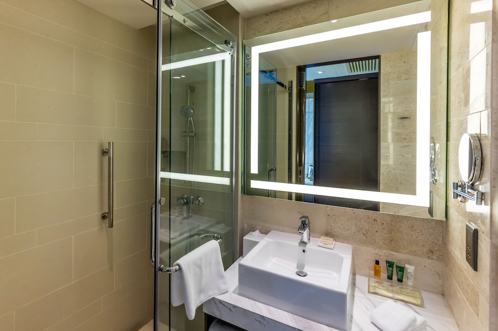 غرفة بسرير كينج في طابق مرتفع، Hilton Garden Inn Hong Kong Mongkok 6/10