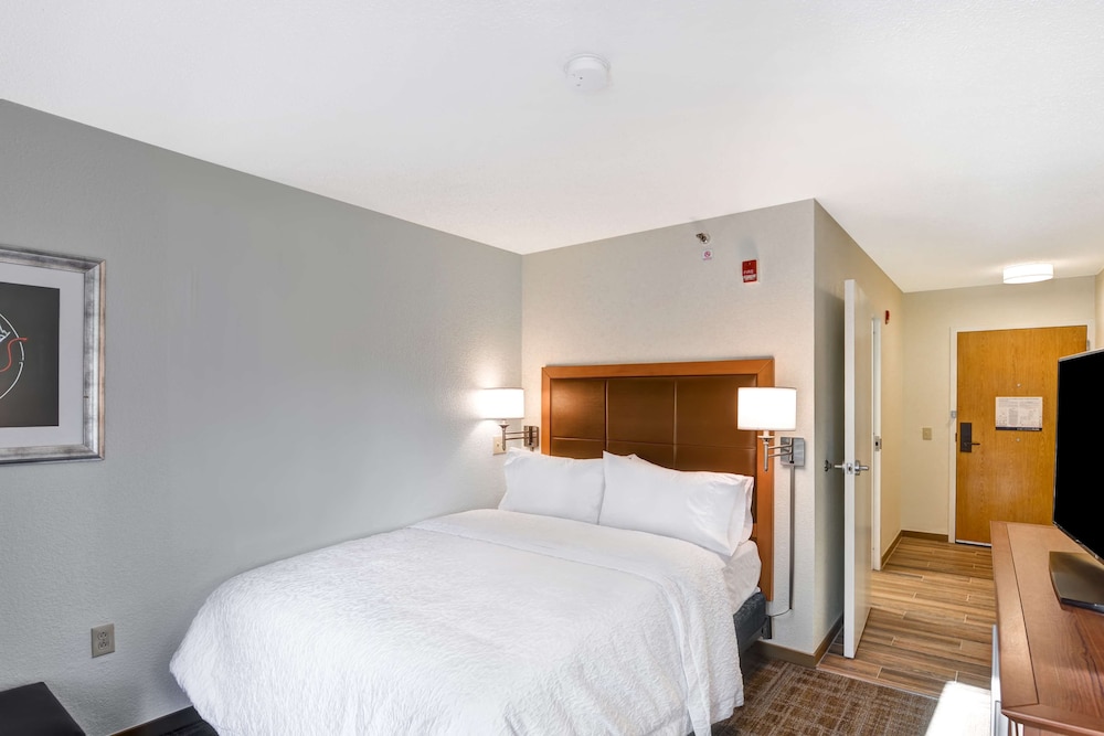 Hampton Inn Memphis-Poplar 20/53