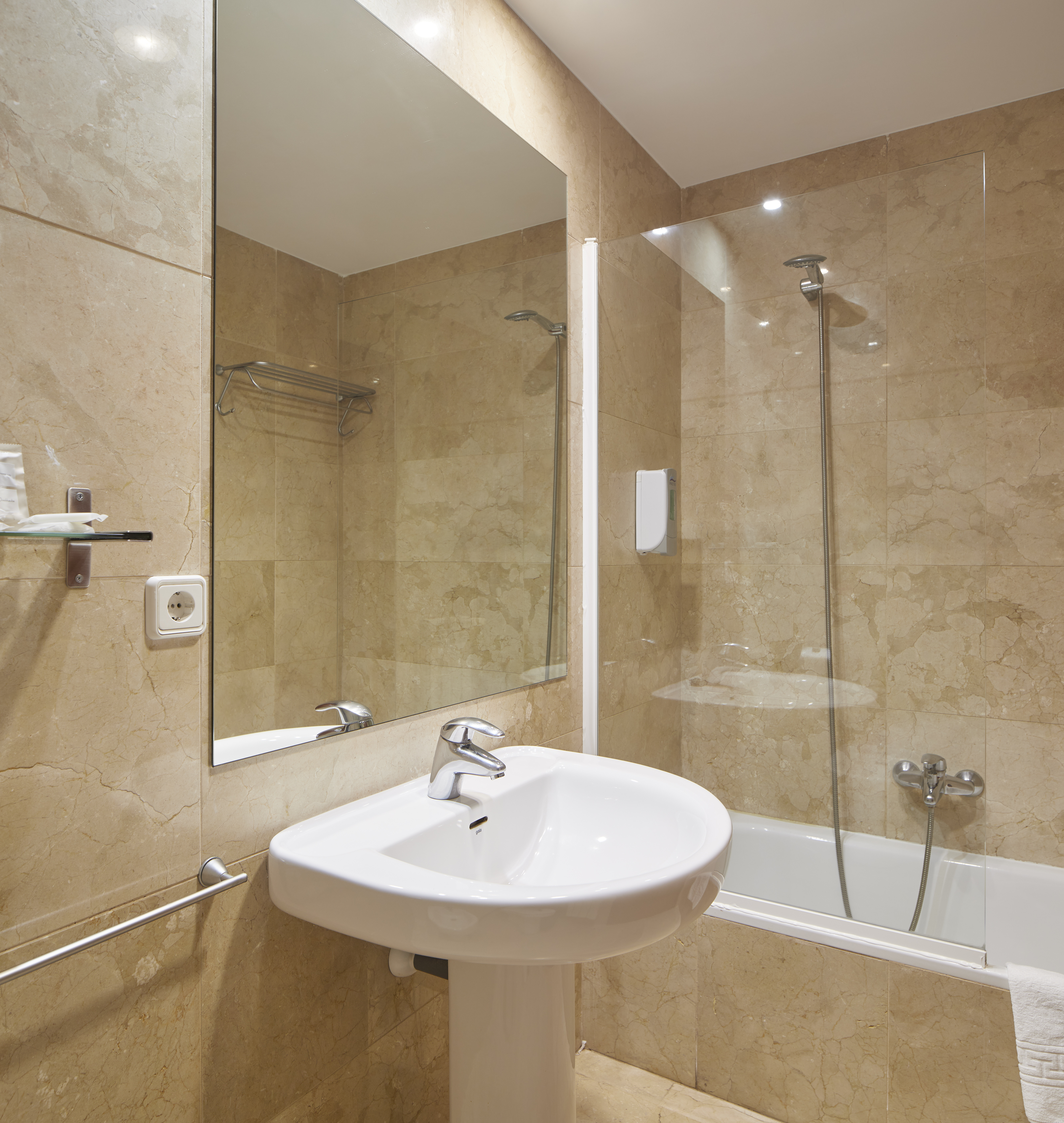 Iraipe Logrono Hotel 43/48