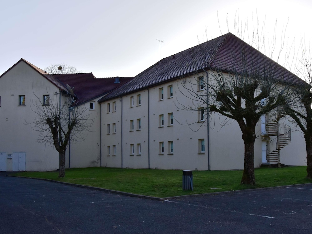 Ibis Nevers 5/63