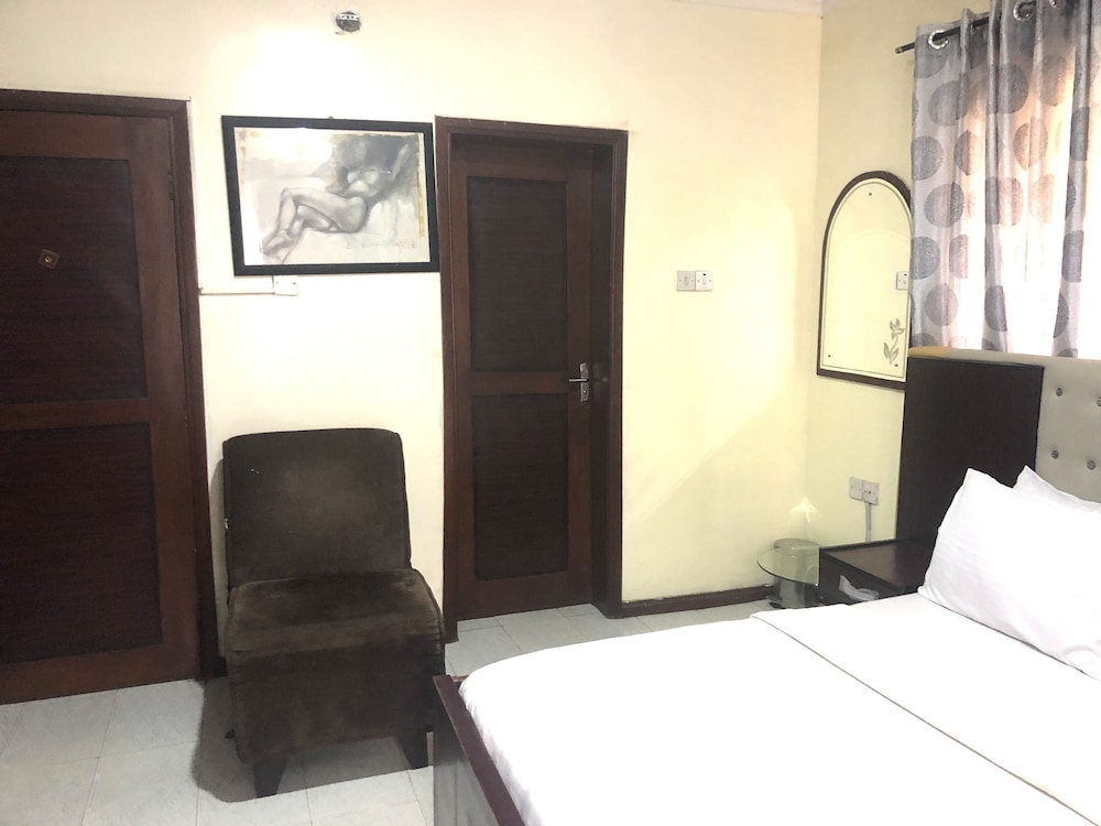 DELUXE, DOUBLE BED