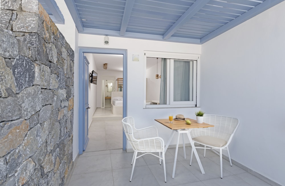 Anatoli Luxury Studios & Suites 25/50