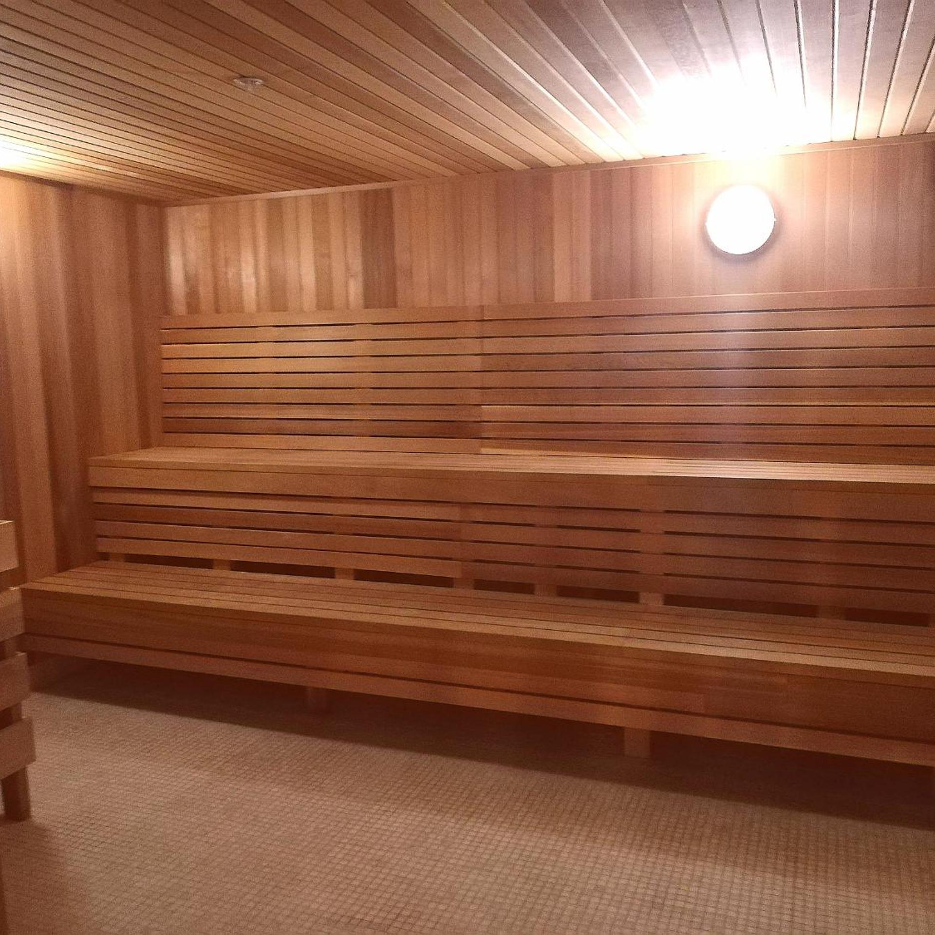 Stylish Downtown Toronto Residential Hotel 24/50