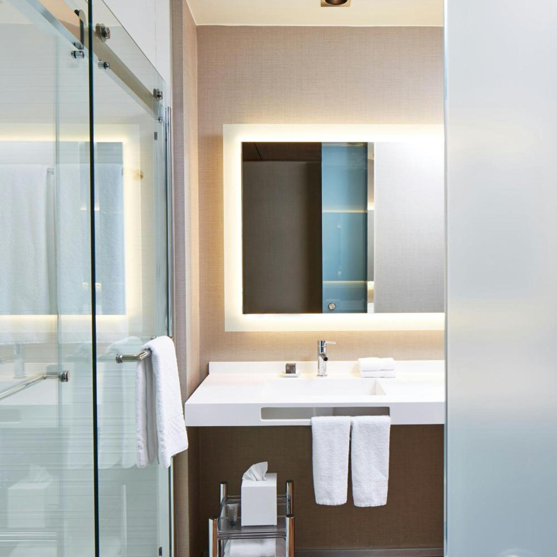 غرفة بسرير كينج لذوي الإعاقة، AC Hotel Atlanta Buckhead at Phipps Plaza 3/5