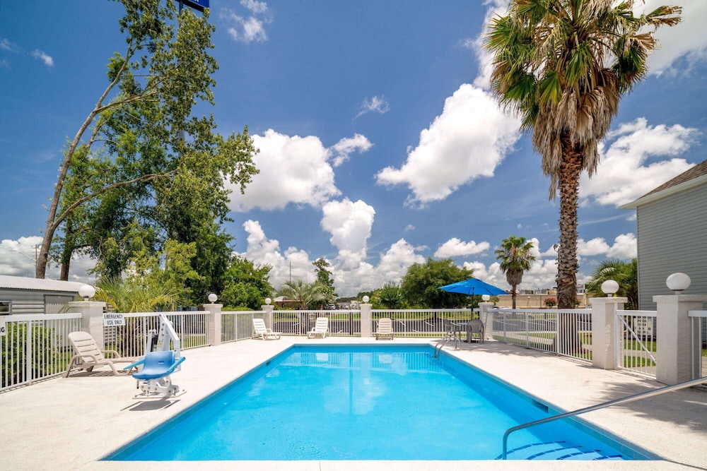 Microtel Inn And Suites Savannah Pooler 24/34