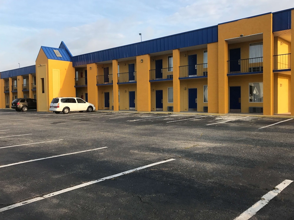 Super 8 by Wyndham Lumberton NC 1/15
