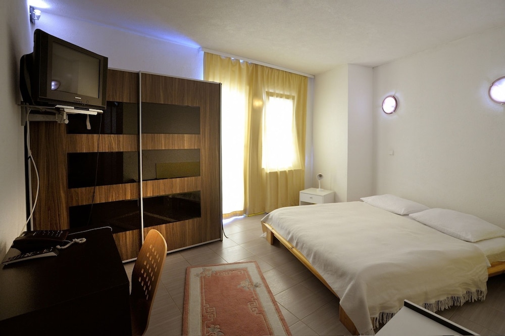 Hayat Hotel 31/57