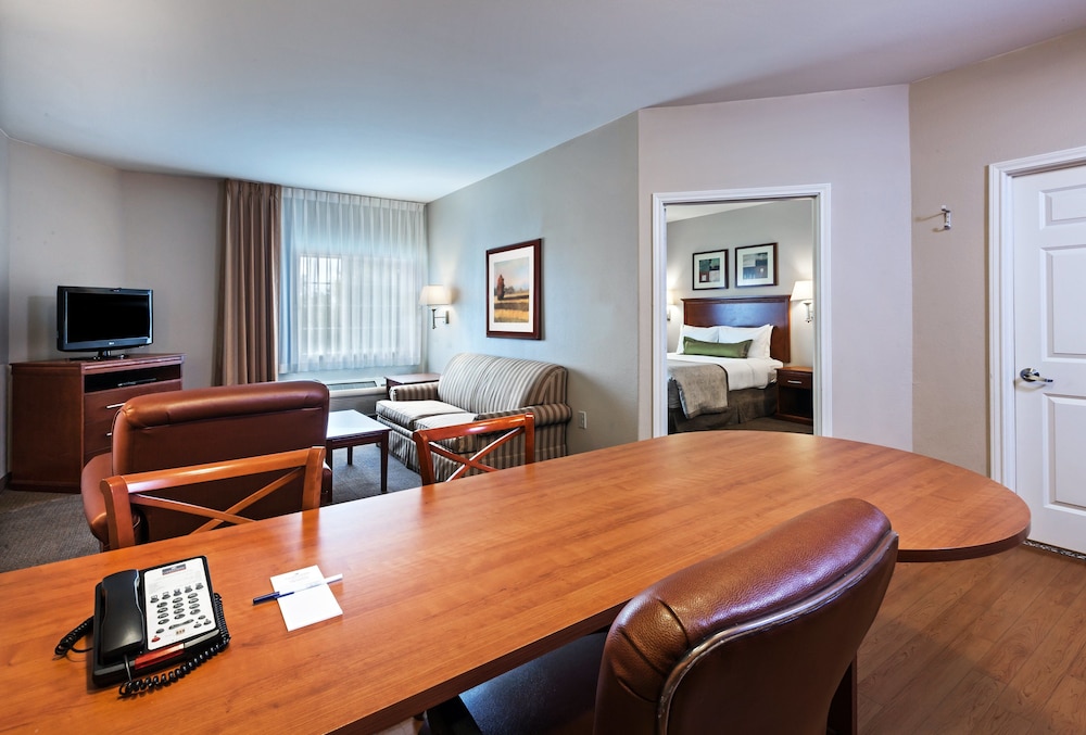 CANDLEWOOD SUITES BAYTOWN 28/58