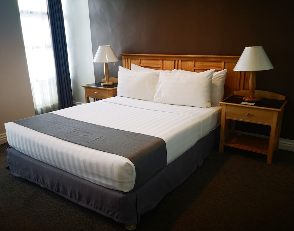 Infinity Towers Suites 9/50