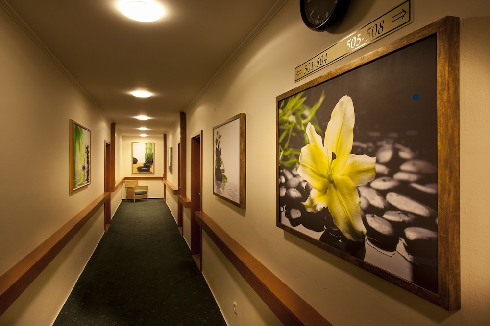 Green Garden Hotel 40/64
