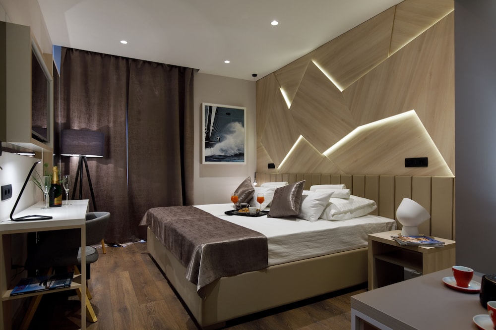 Sailor Boutique Rooms 11/27