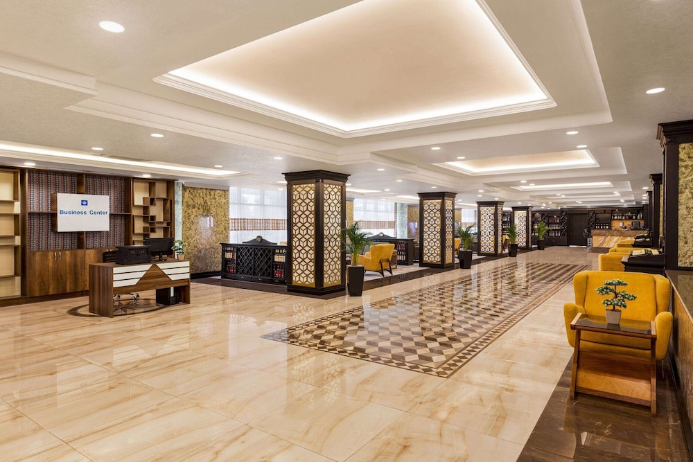 Wyndham Baku 8/50
