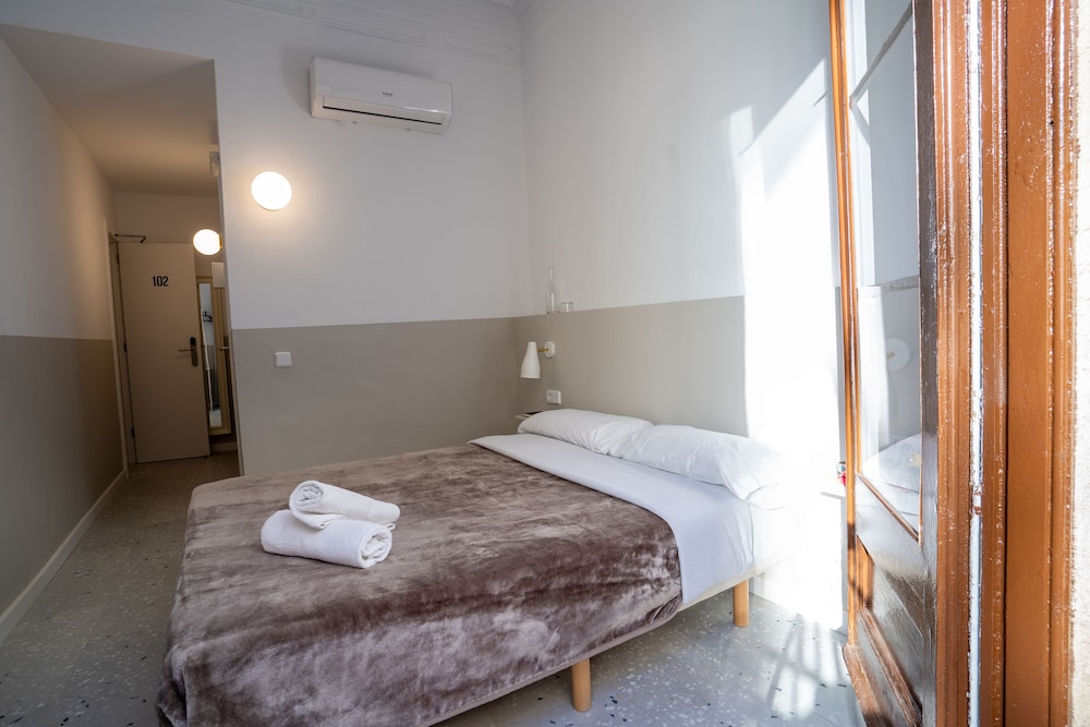 CITY, DOUBLE BED