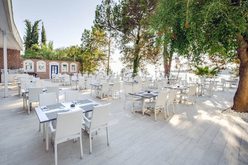 Utopia Beach Club 55/69