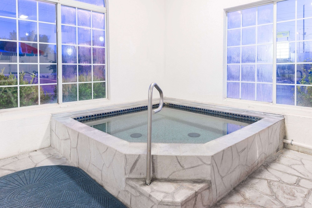swimming pool spa