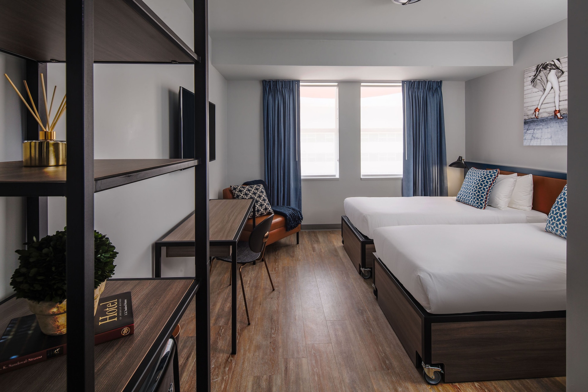 DELUXE, TWIN BEDS