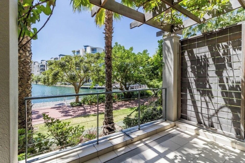 Mountain Marina Luxury Apartments 21/50
