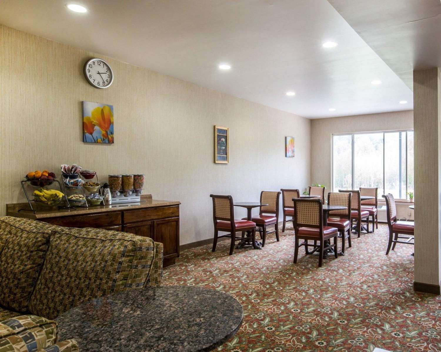 Econo Lodge Lakes Region 12/15