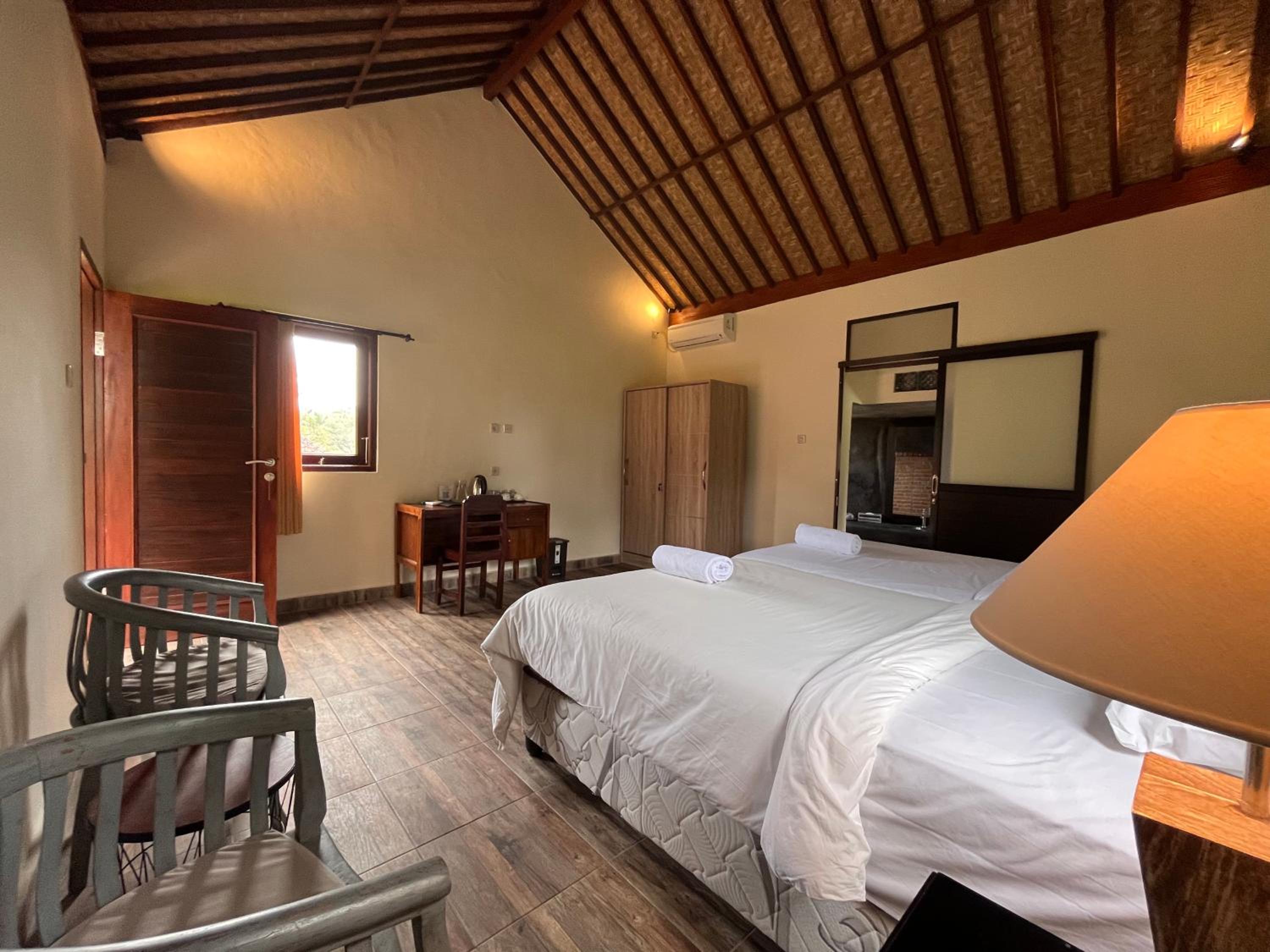 Room, Riverside
