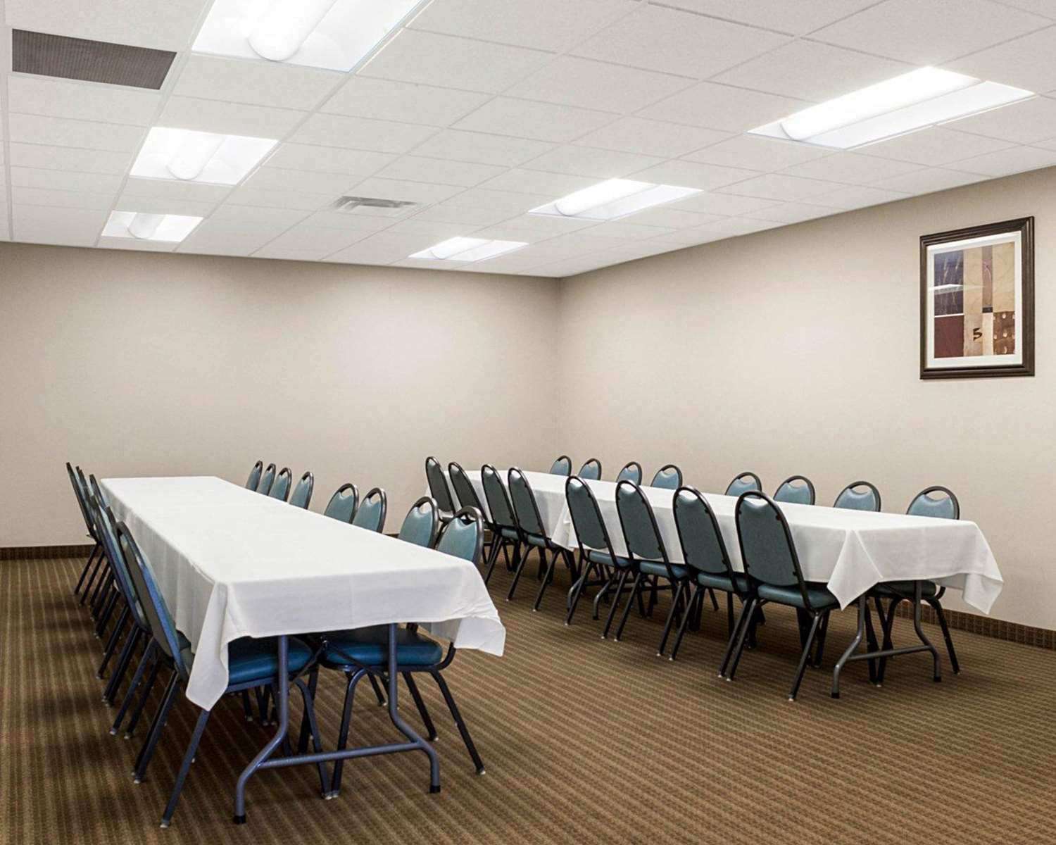 Baymont by Wyndham Jamestown Conference Center & Water Park 18/21