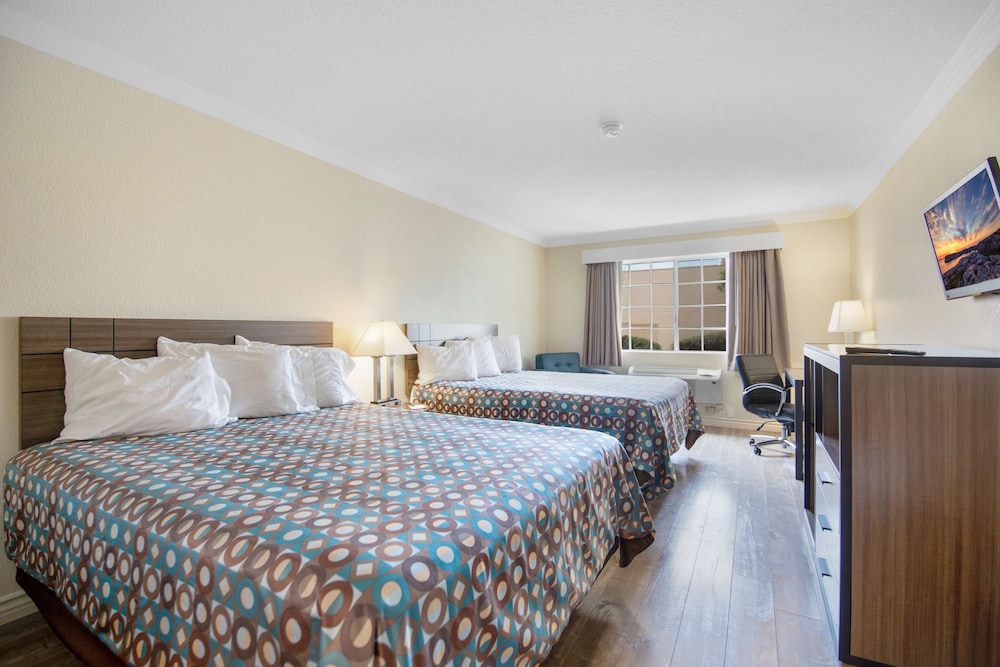 Hotel Fontana - CA 6/27
