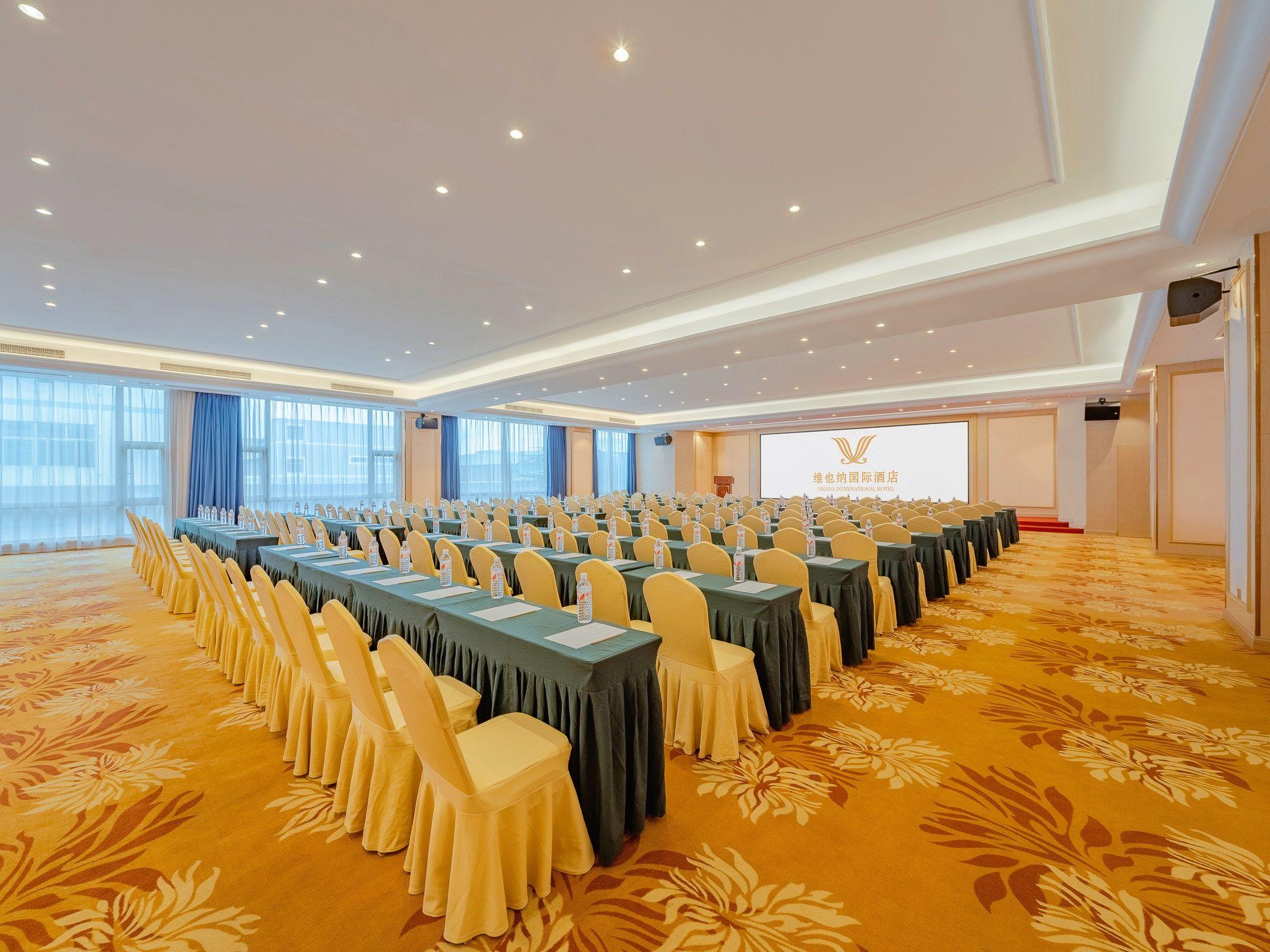Vienna International Hotel (Dongguan Qishi Center) 42/47