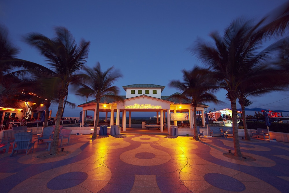Plunge Beach Hotel 56/66