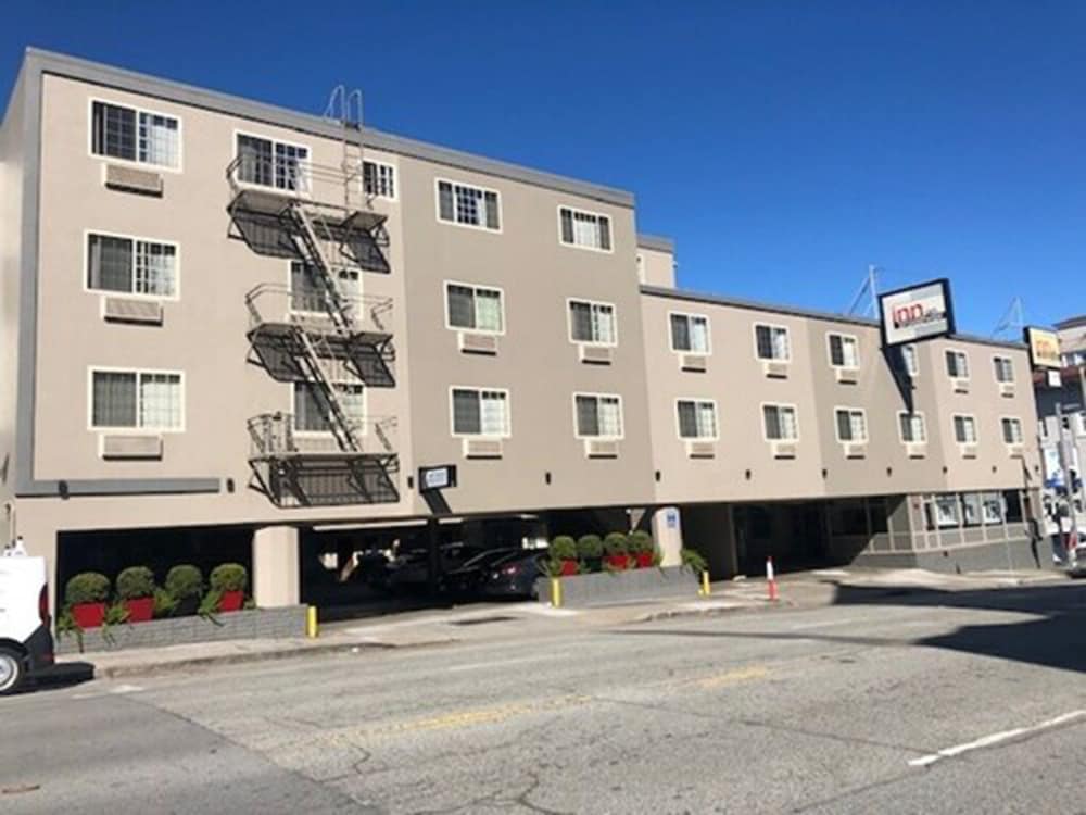 Inn on Broadway(EX. Broadway Manor Inn) 33/37