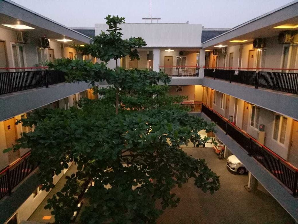 Hotel Sonic Airport Semarang 19/21