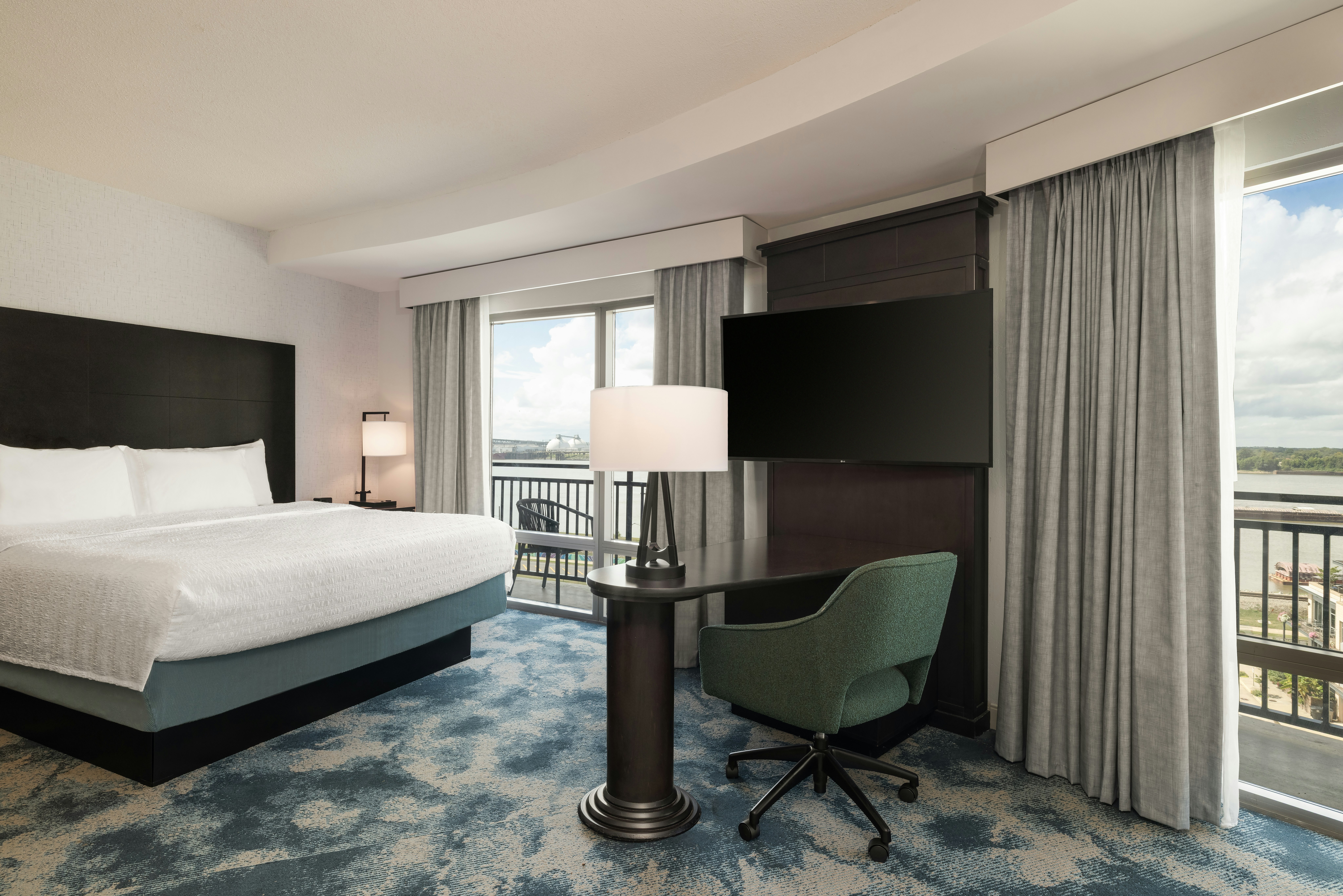 Room, King Bed, Corner, Accessible