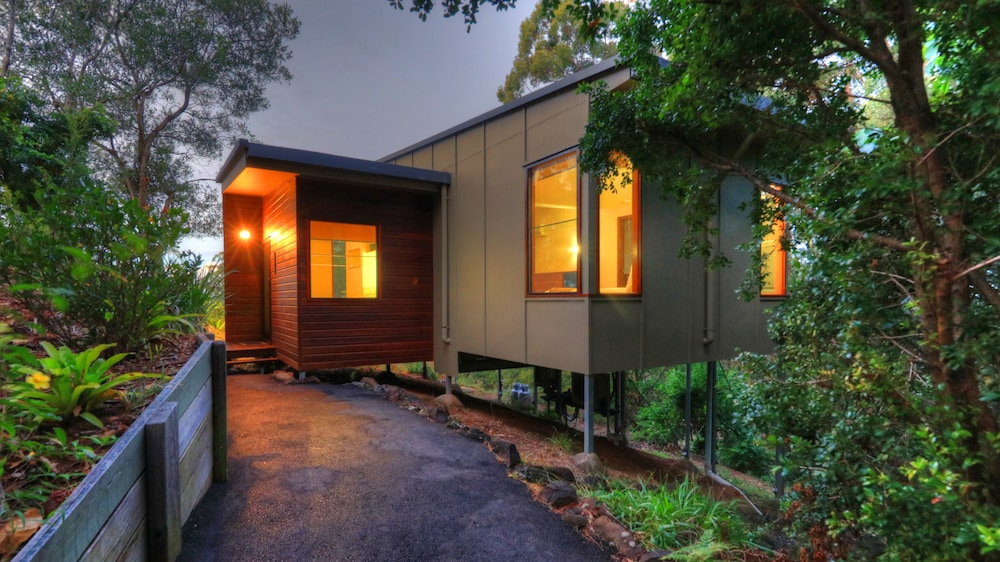Montville Oceanview Cottages 6/25