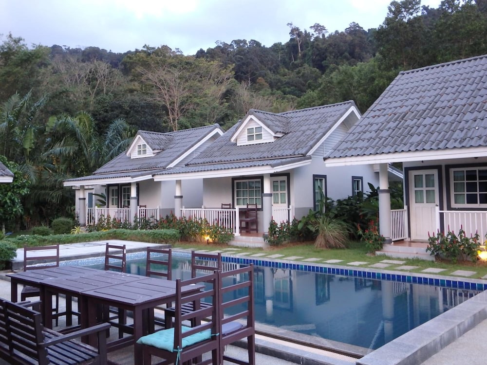 Suksompong Resort 24/29