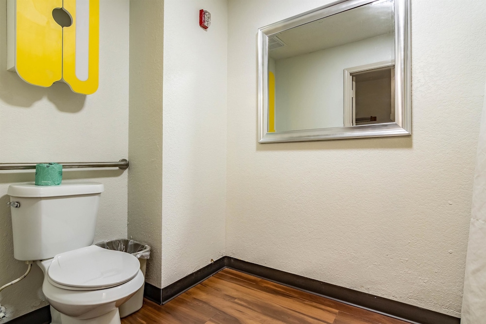 STUDIO, KING BED, KITCHEN, ACCESSIBLE