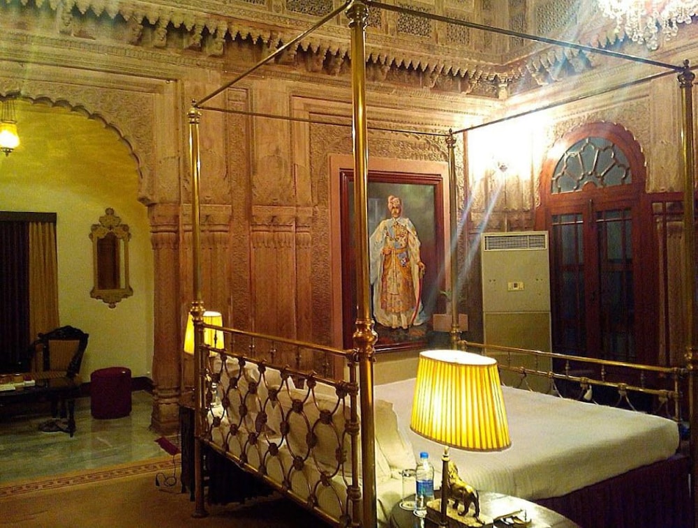 Laxmi Niwas Palace 22/65