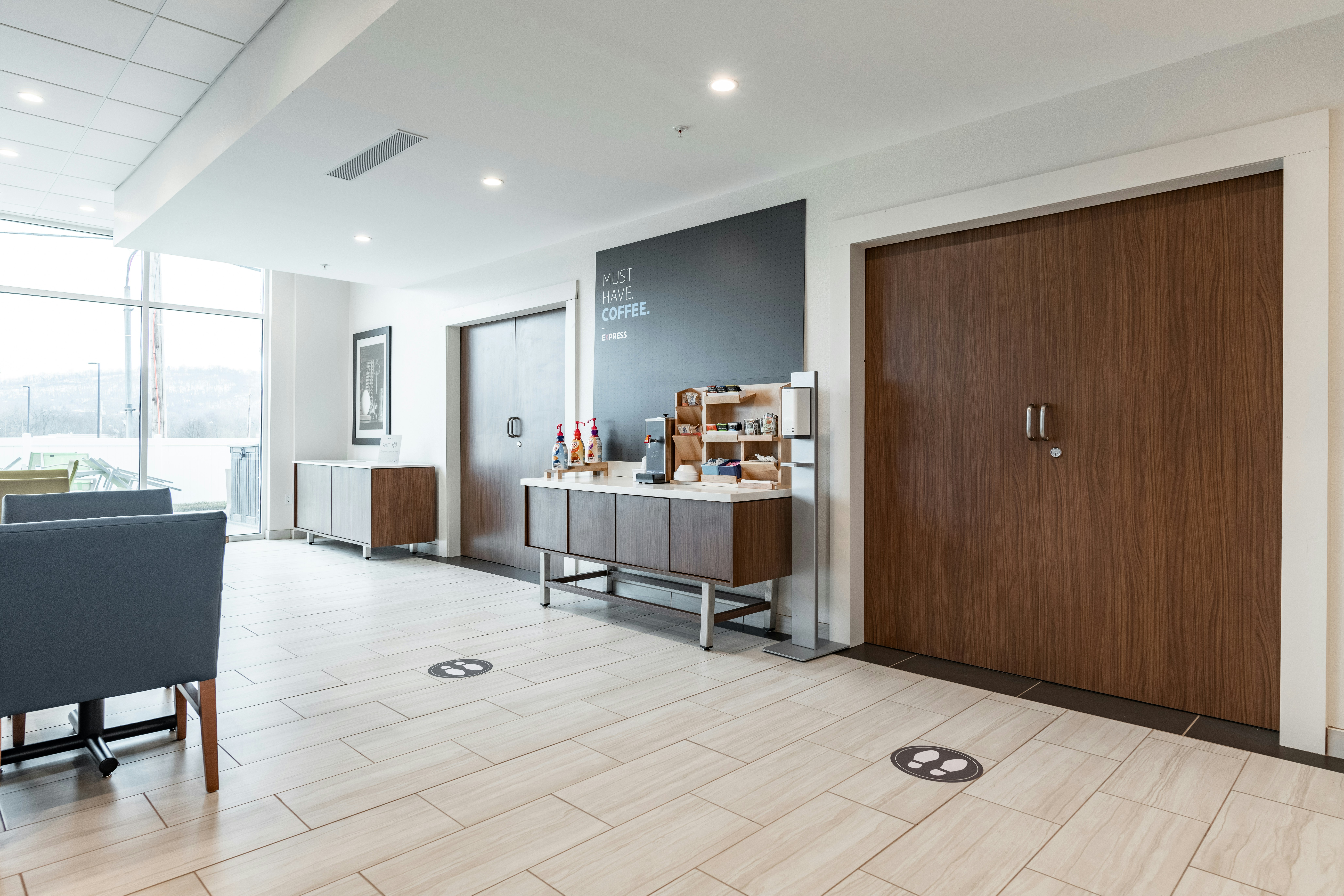 Holiday Inn Express And Suites Moundsville 12/61