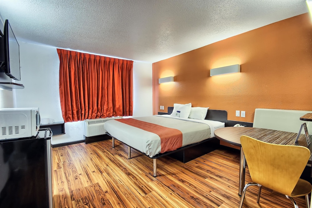 Motel6 Columbus, OH - West 36/58