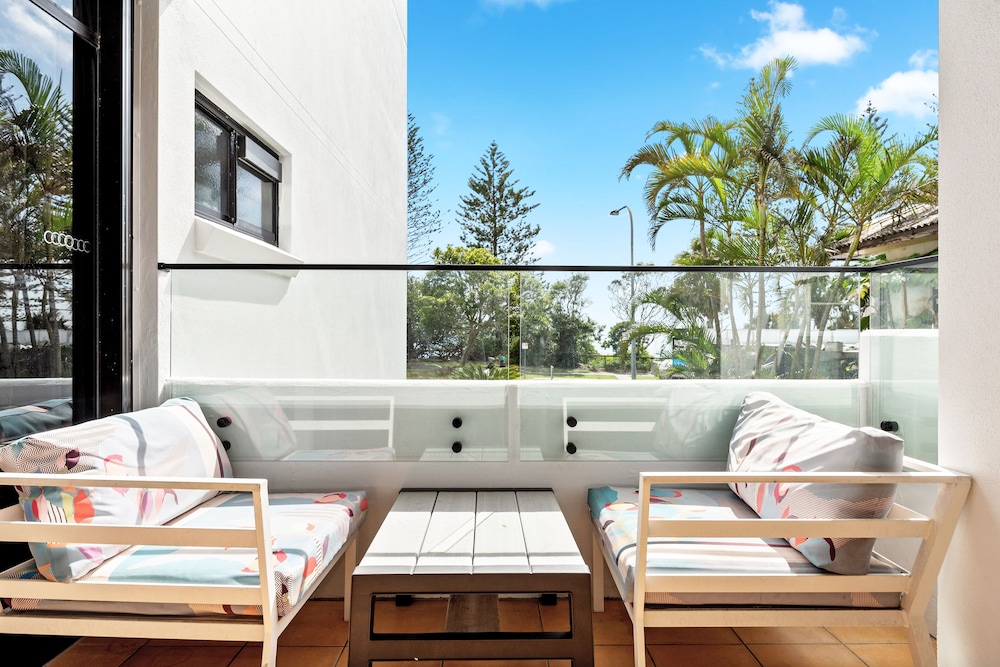 WINDWARD APARTMENTS 33/81