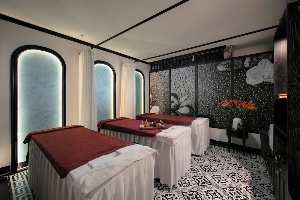 Hanoi Le Chateau Hotel & Spa 26/50