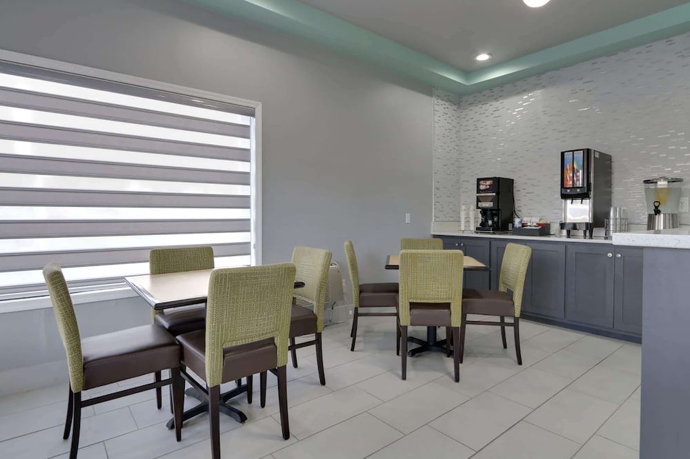 Travelodge by Wyndham Calhoun South I-75 25/40