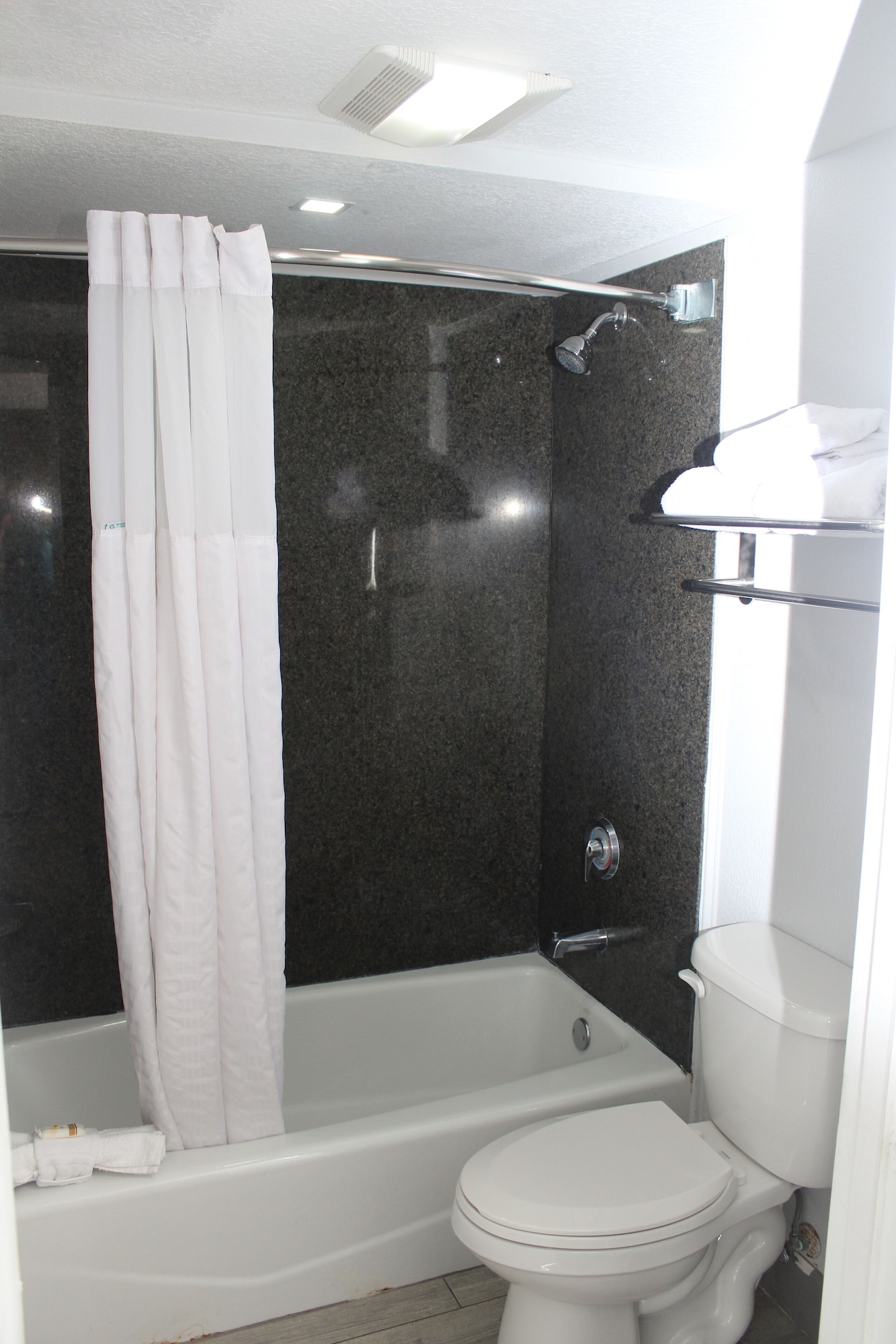 Room, 2 Queen Beds, Ocean Front، La Quinta Inn & Suites by Wyndham Oceanfront Daytona Beach 4/4