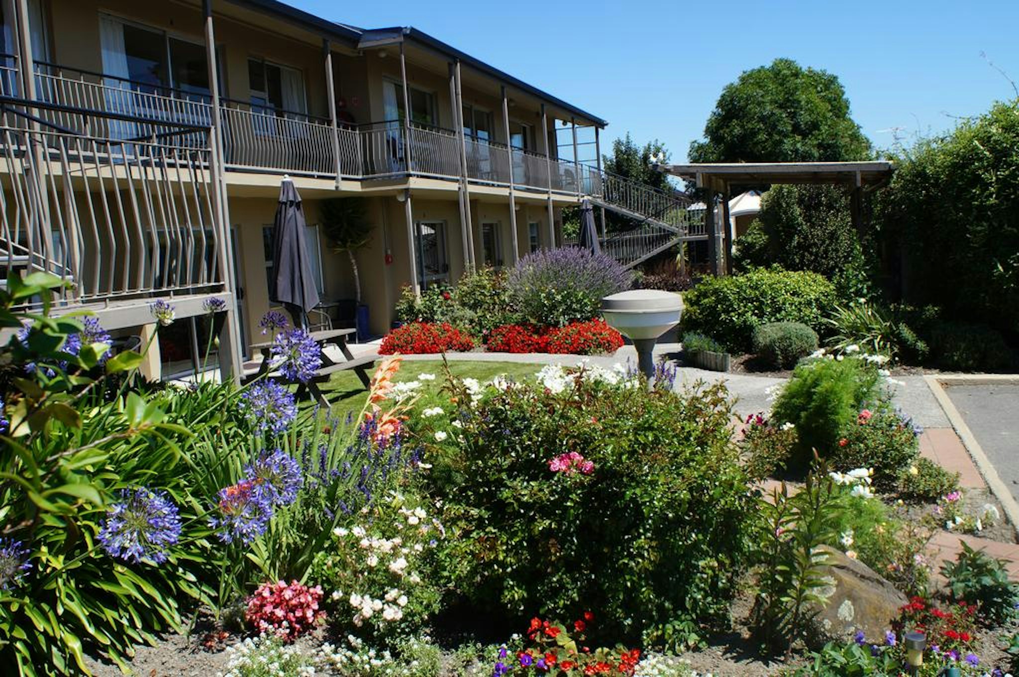 Taylors Motel 1/8