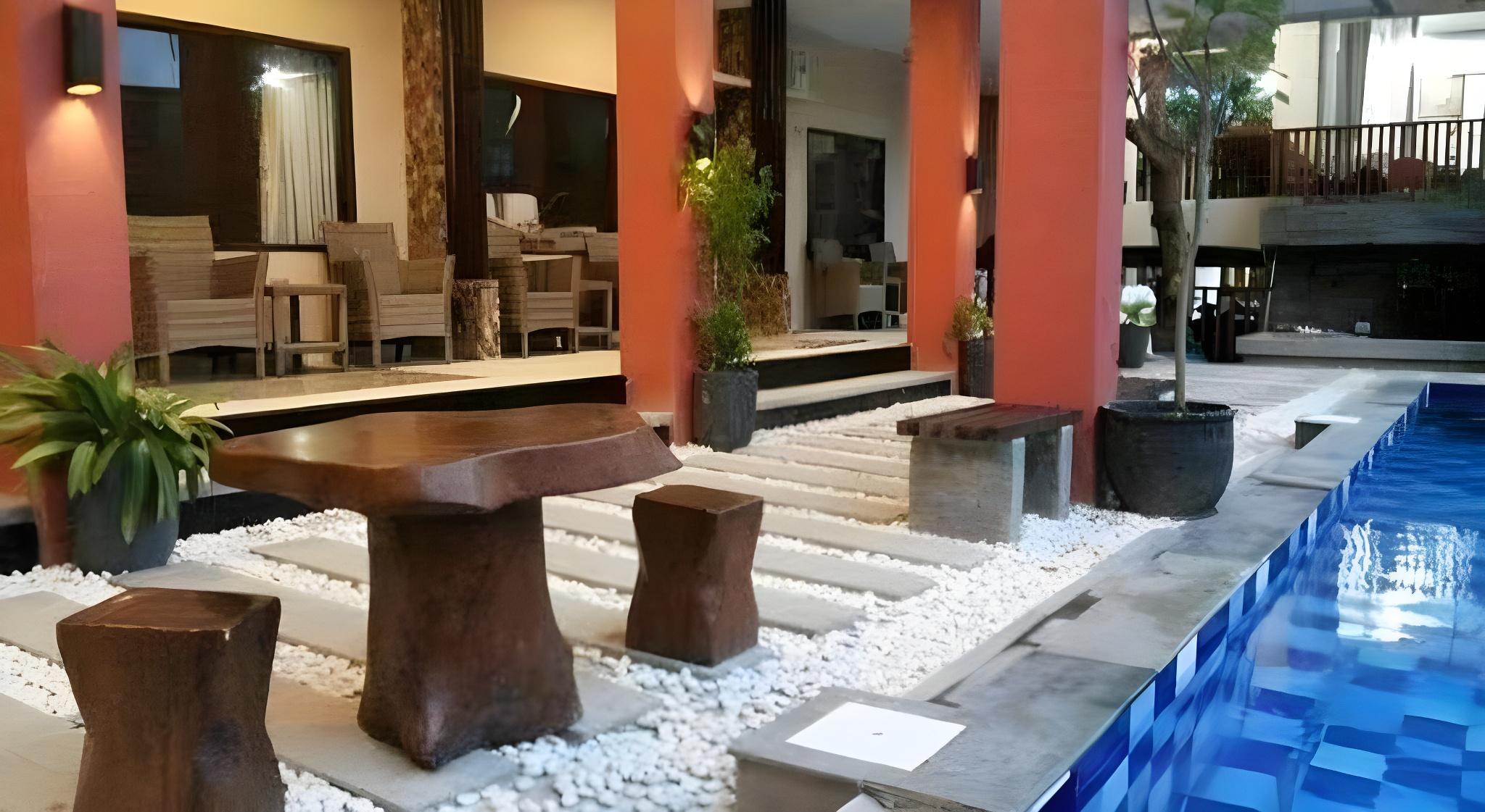 Uni Beach Hotel 13/25