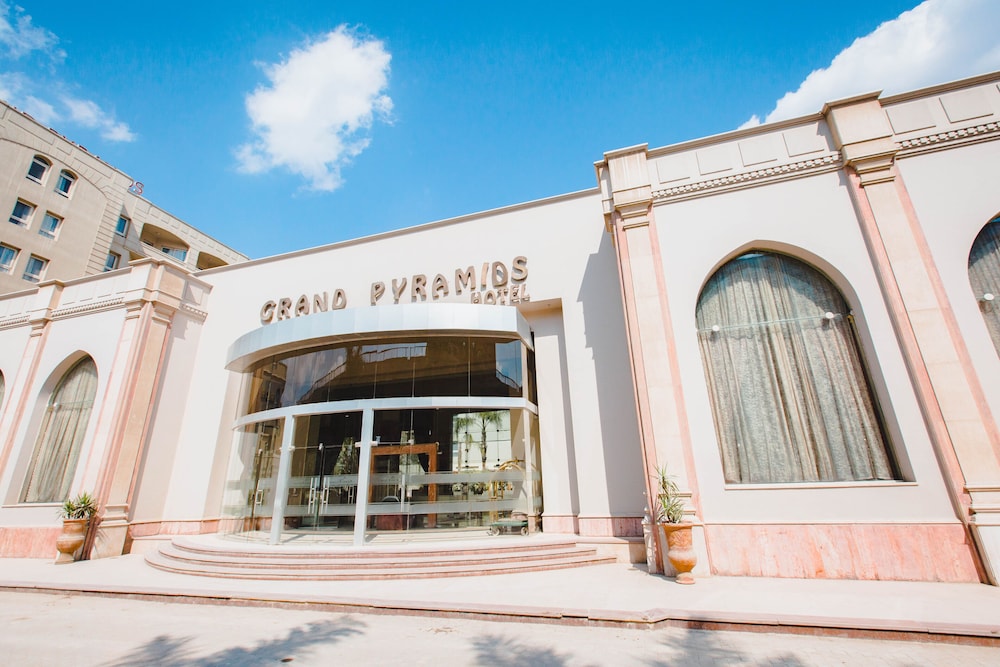 AraCan Grand Pyramids Hotel in GIZA