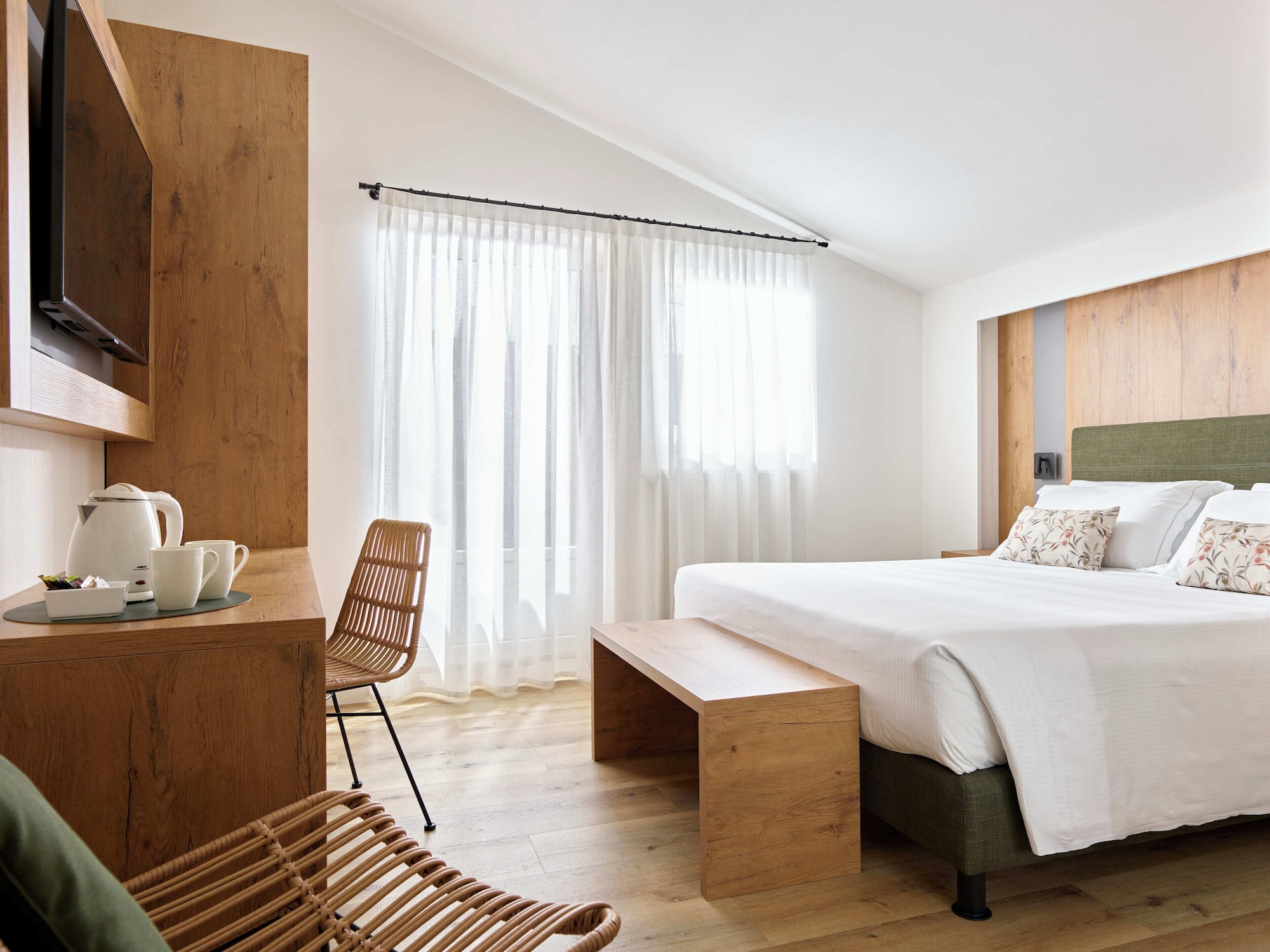 CLASSIC, DOUBLE OR TWIN BED, BALCONY