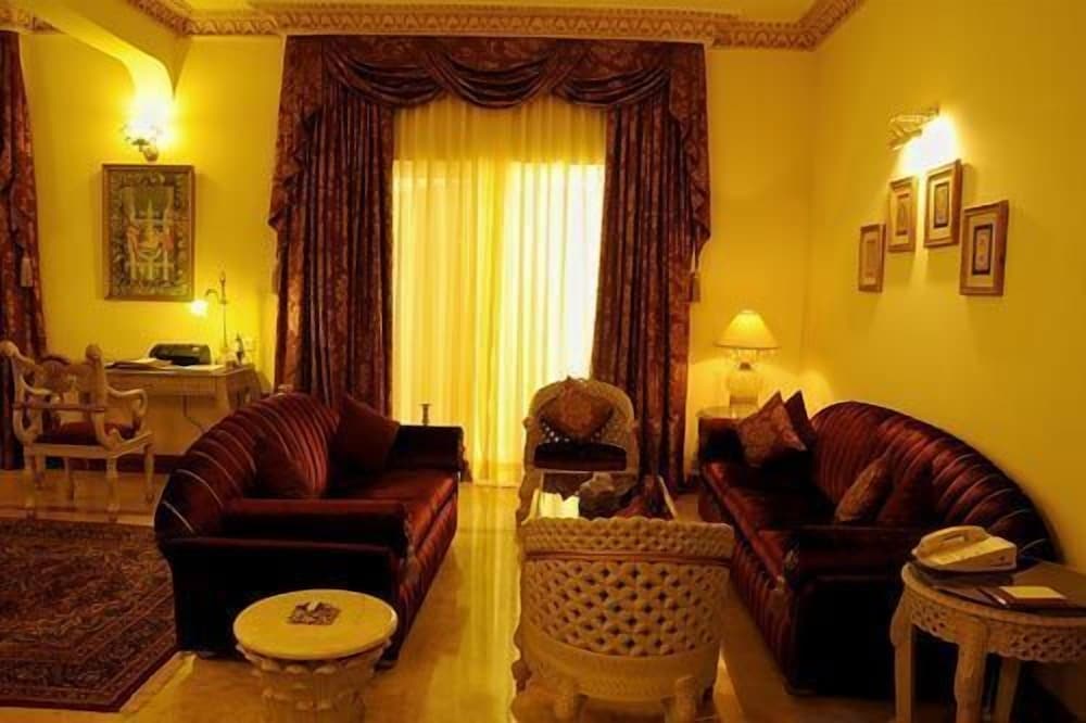 GOLDEN PALMS SPA 13/28