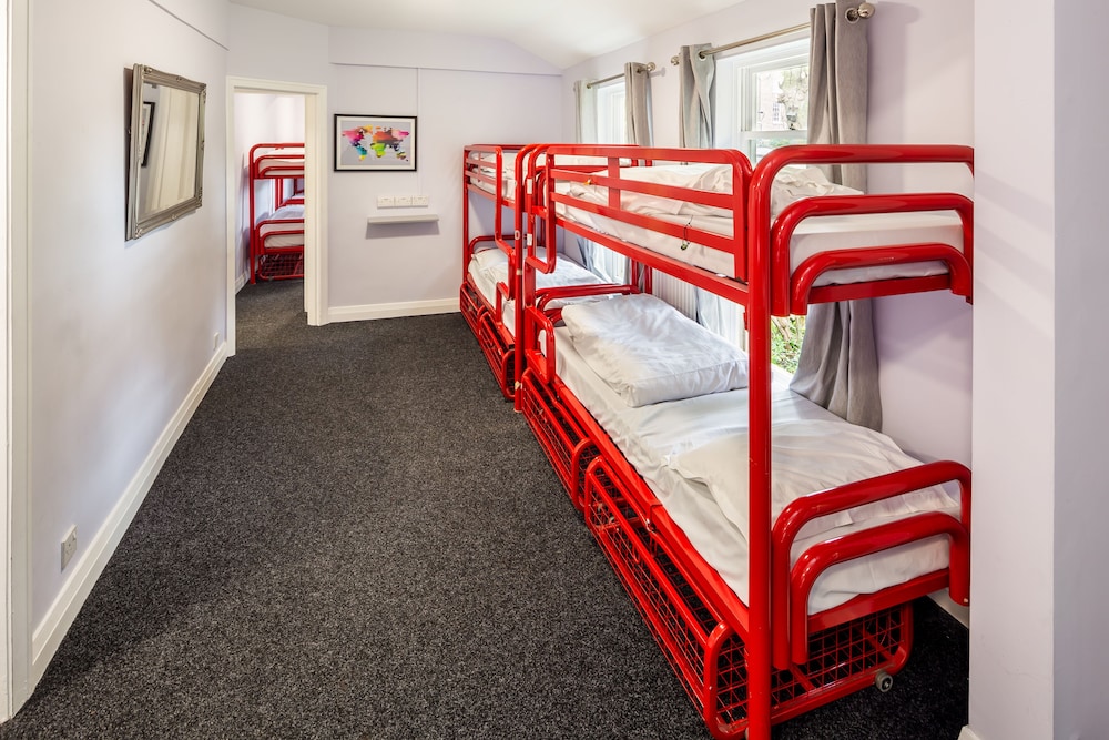 MIXED DORM, 18 BEDS
