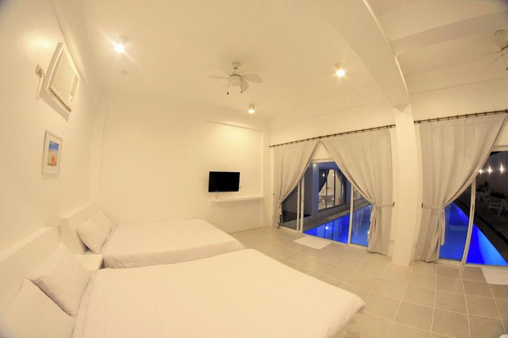 Coron Bluewave Hotel 48/75