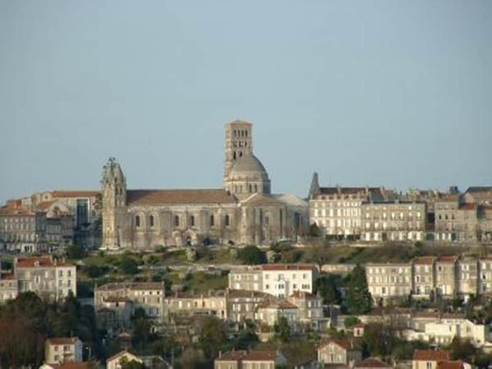 Hotel Des Pyrenees 32/37